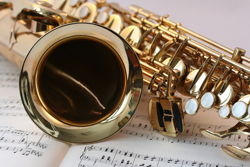 Das Bild zeigt ein Saxophon